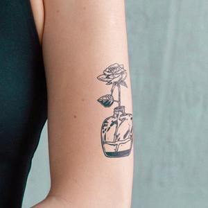DAYTIME ROSE